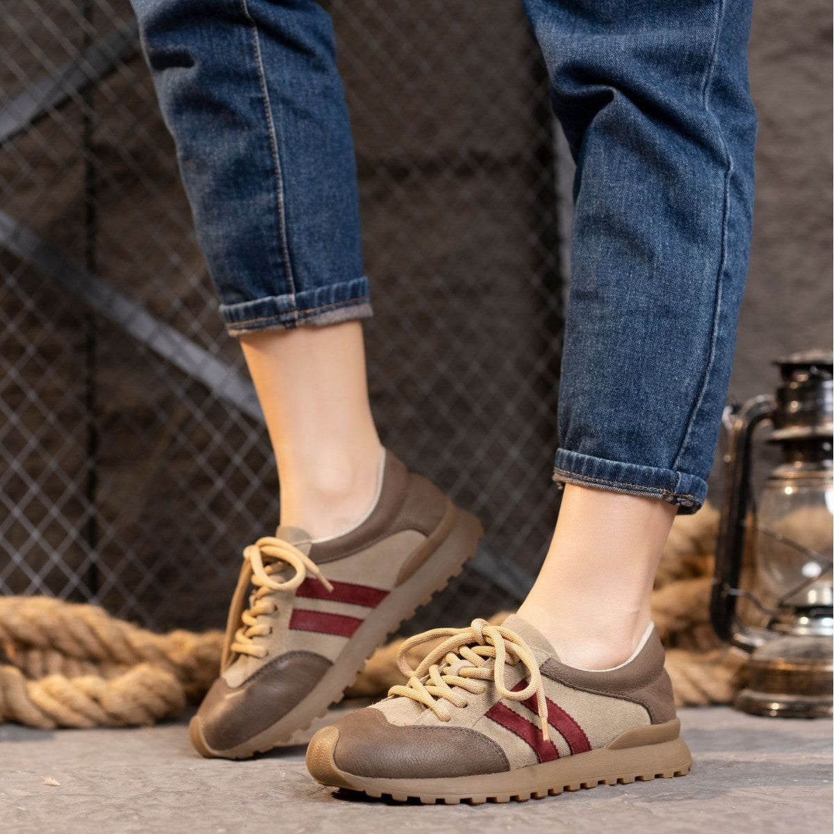 Women's Leather Retro Casual Comfort Sneakers
