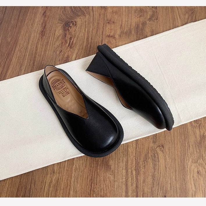 Women's Wide Toe Soft Leather Flats – Japanese V-Cut Backless Design