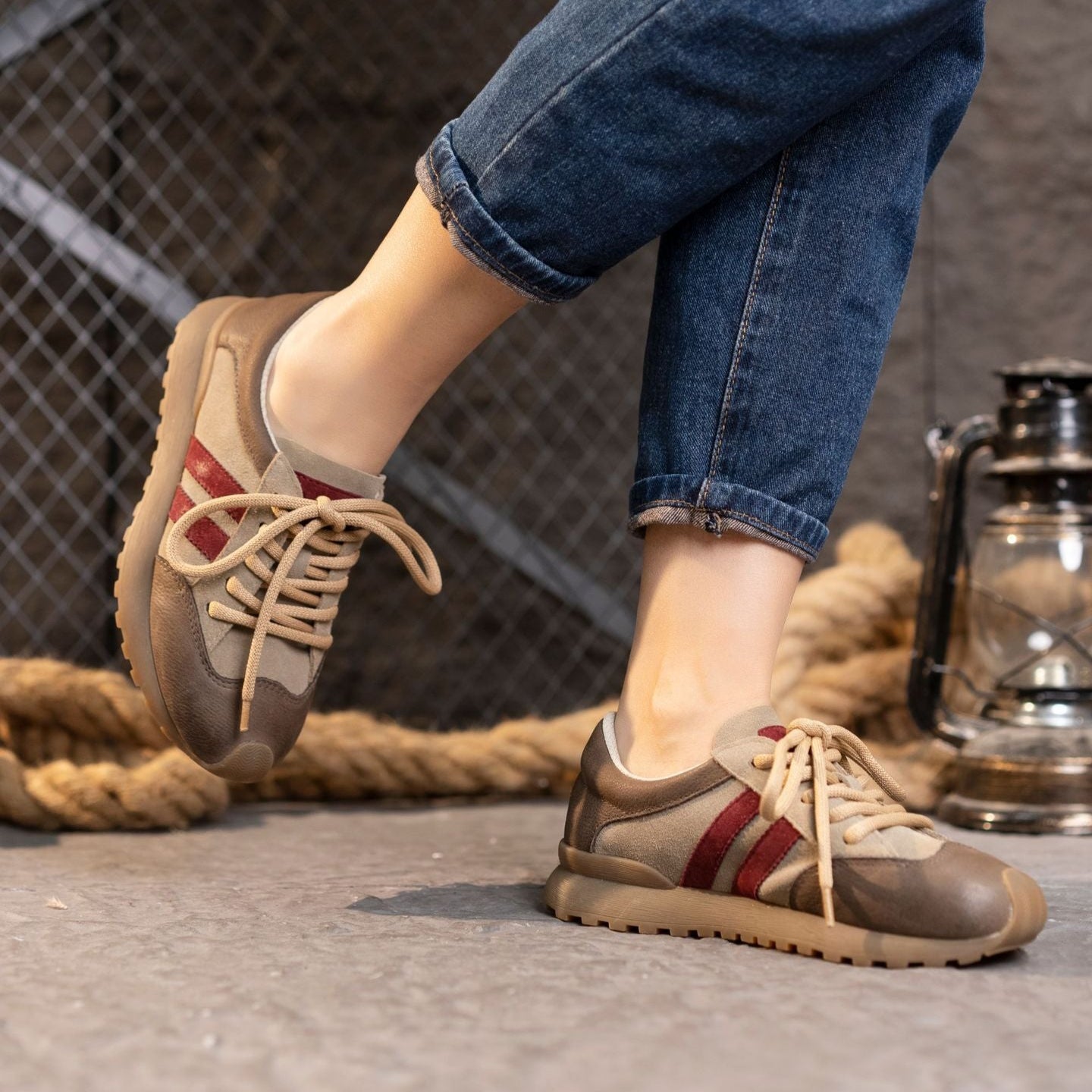 Women's Leather Retro Casual Comfort Sneakers