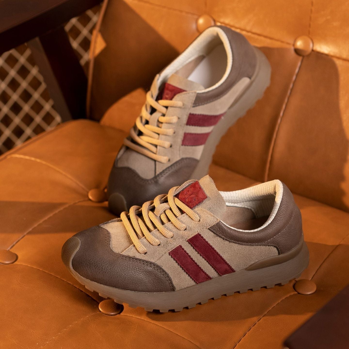 Women's Leather Retro Casual Comfort Sneakers