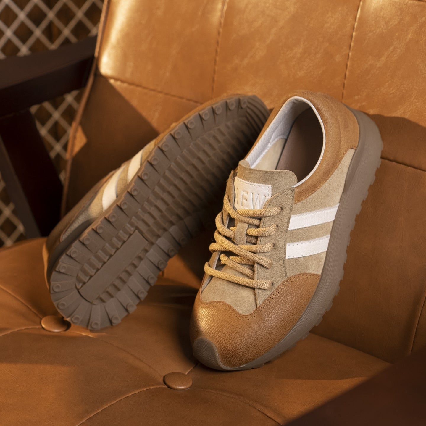 Women's Leather Retro Casual Comfort Sneakers