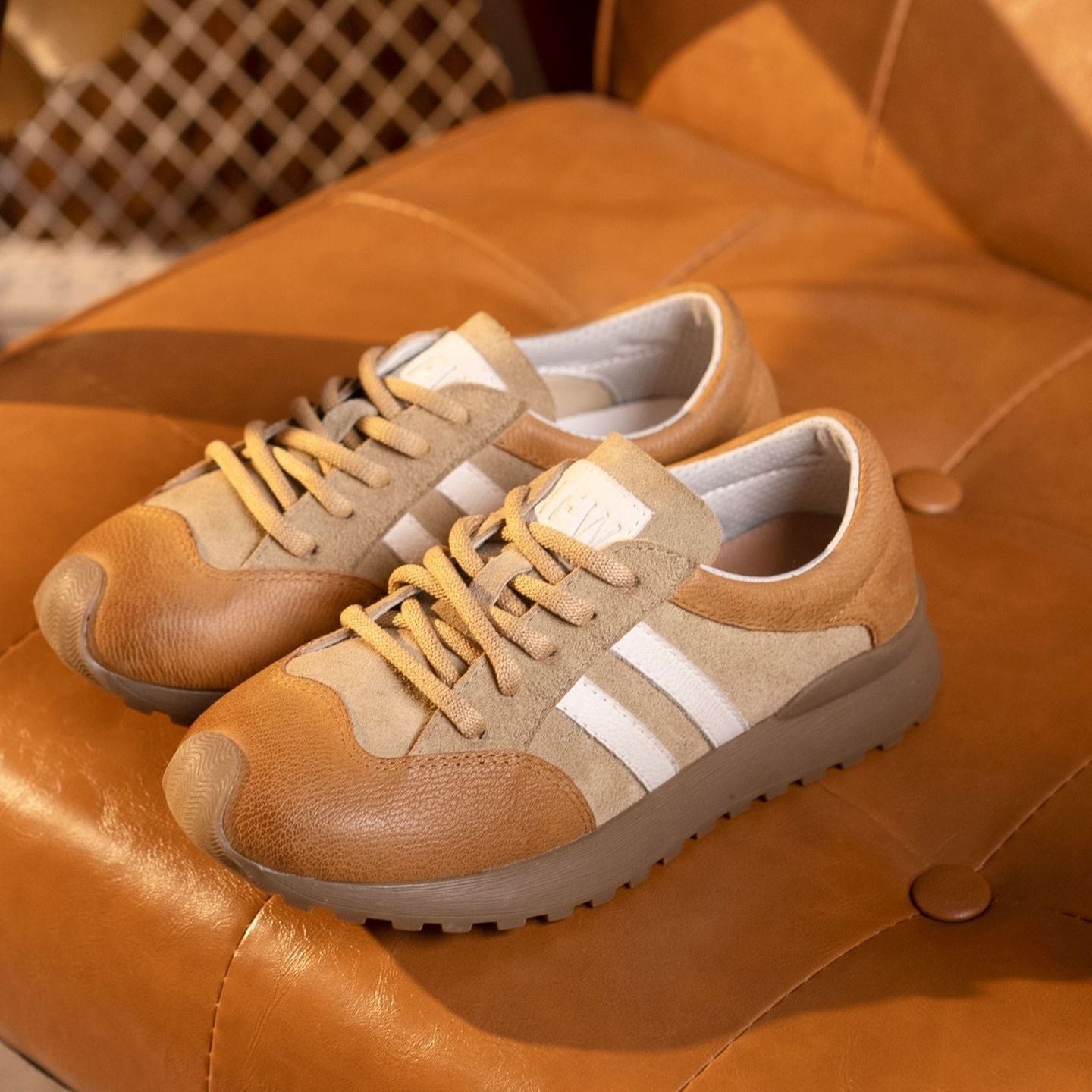 Women's Leather Retro Casual Comfort Sneakers