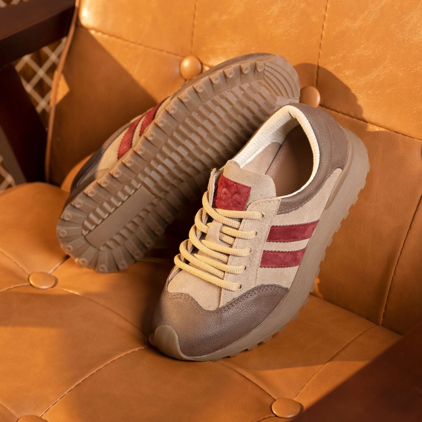 Women's Leather Retro Casual Comfort Sneakers