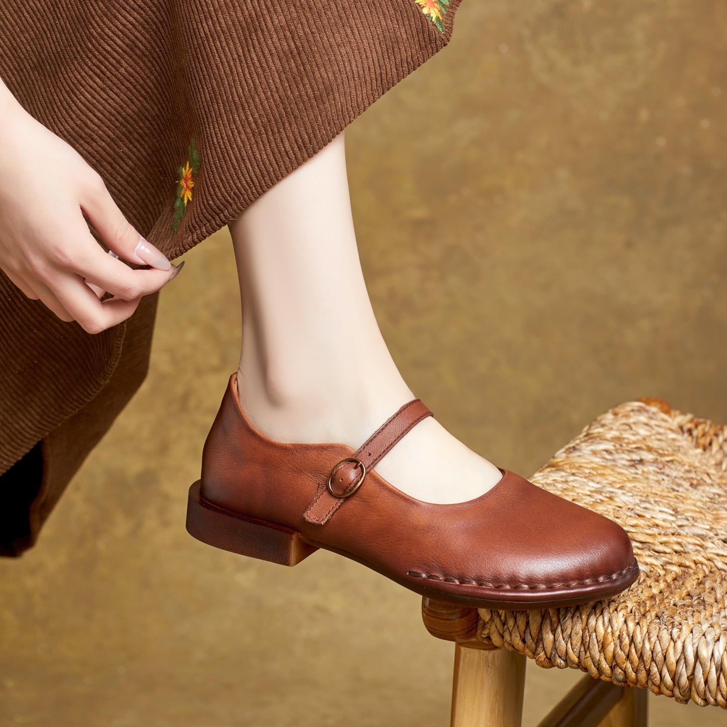 Women's Handmade Vintage Round Toe Leather Durable Ballet Mary Jane Shoes