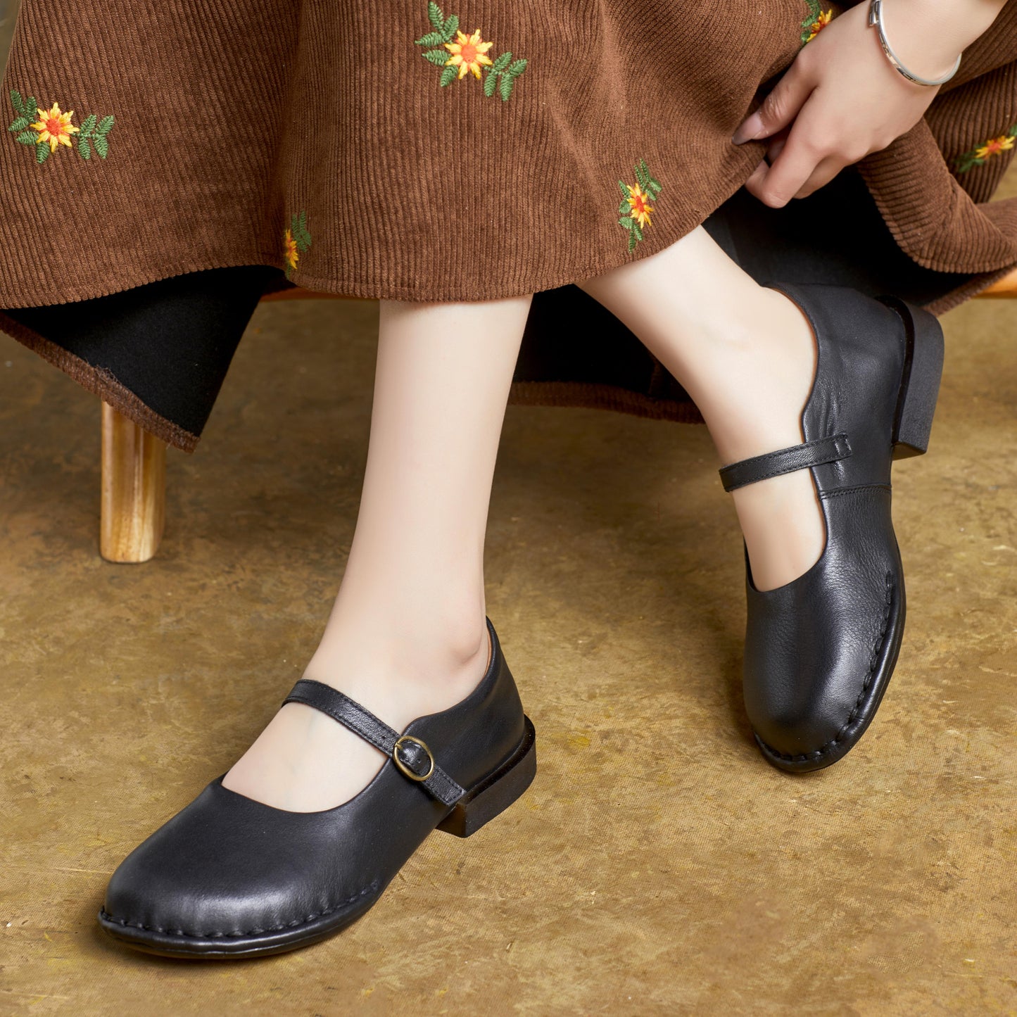 Women's Handmade Vintage Round Toe Leather Durable Ballet Mary Jane Shoes