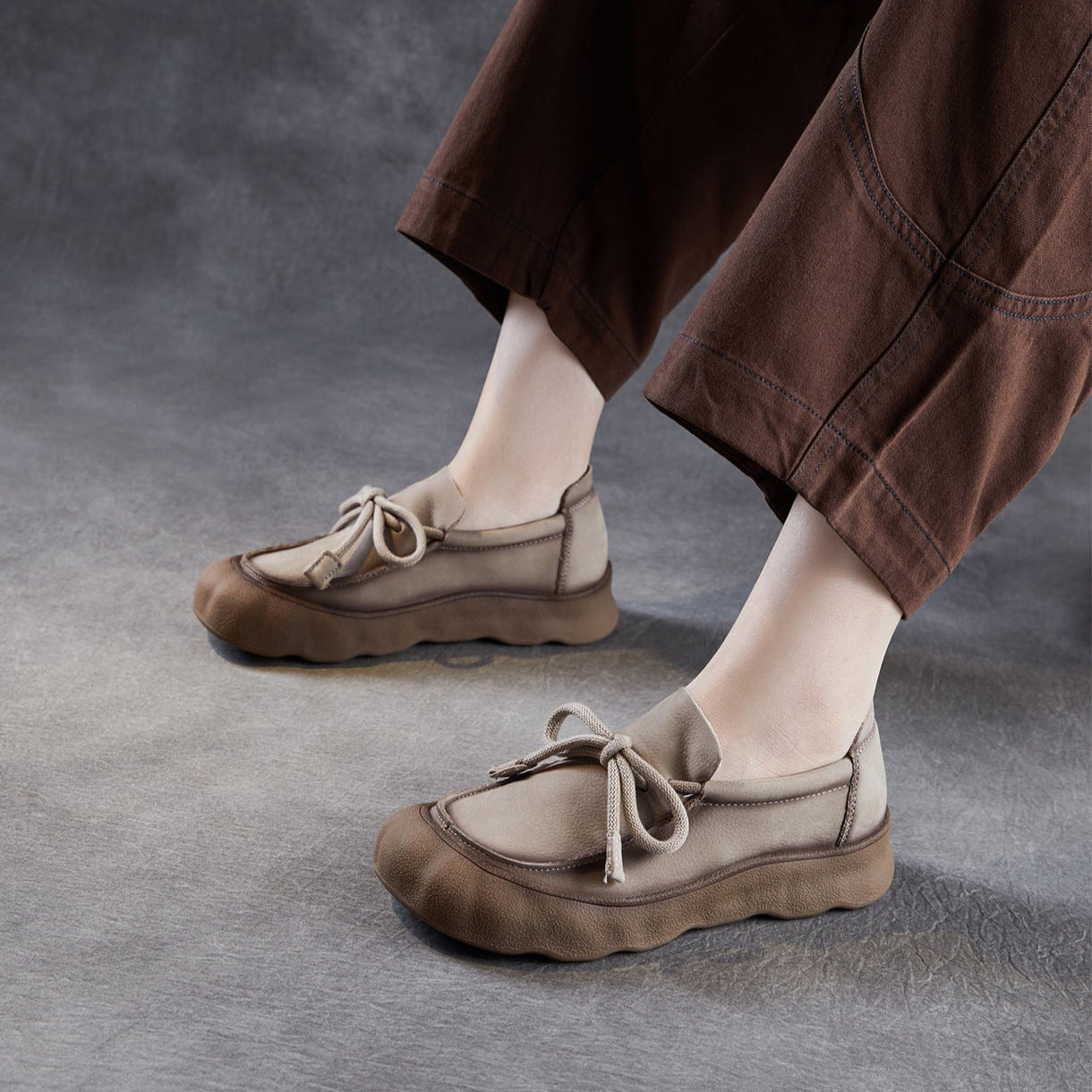 Comfortable Women's Soft Leather Round-Toe Lace-Up Walking Shoes