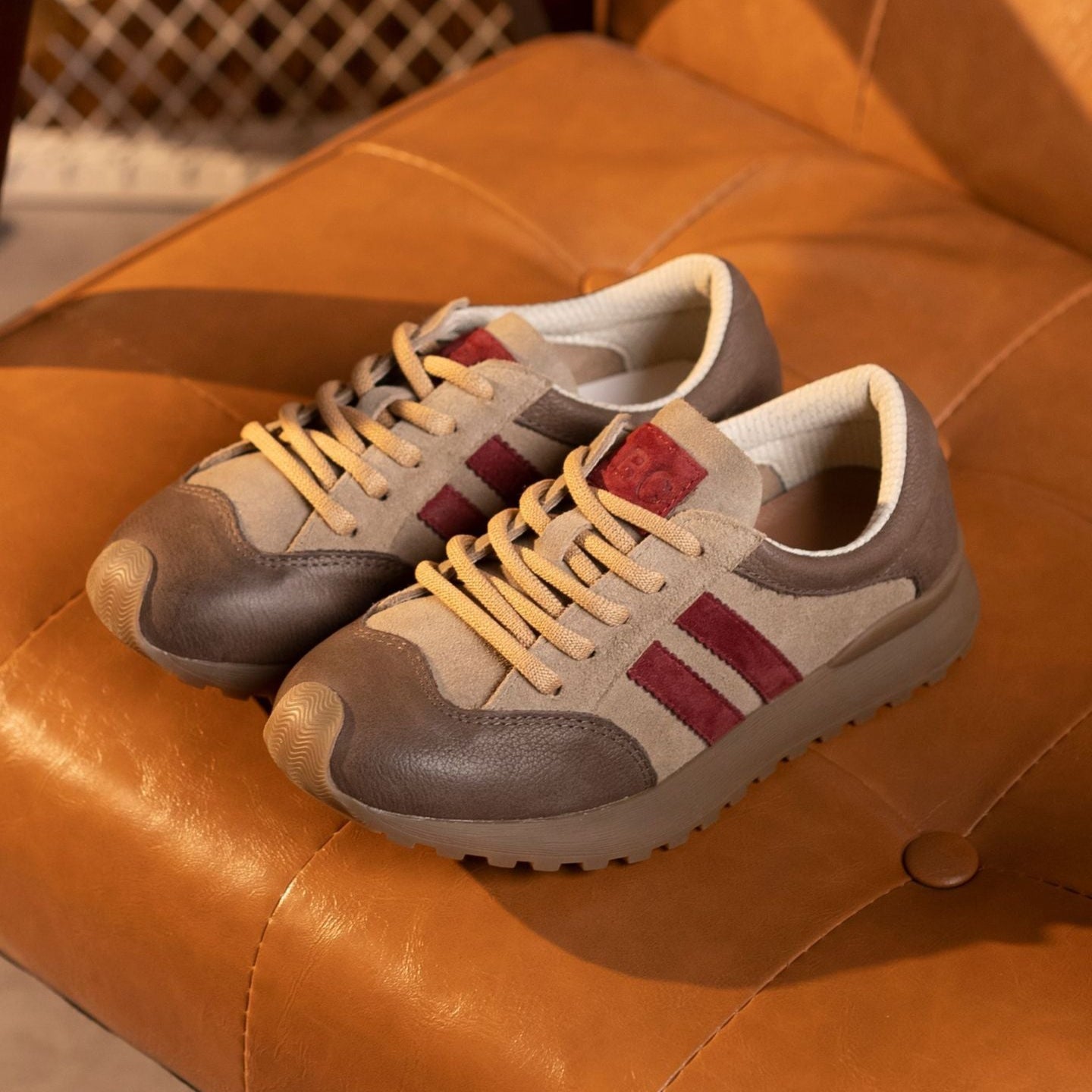 Women's Leather Retro Casual Comfort Sneakers