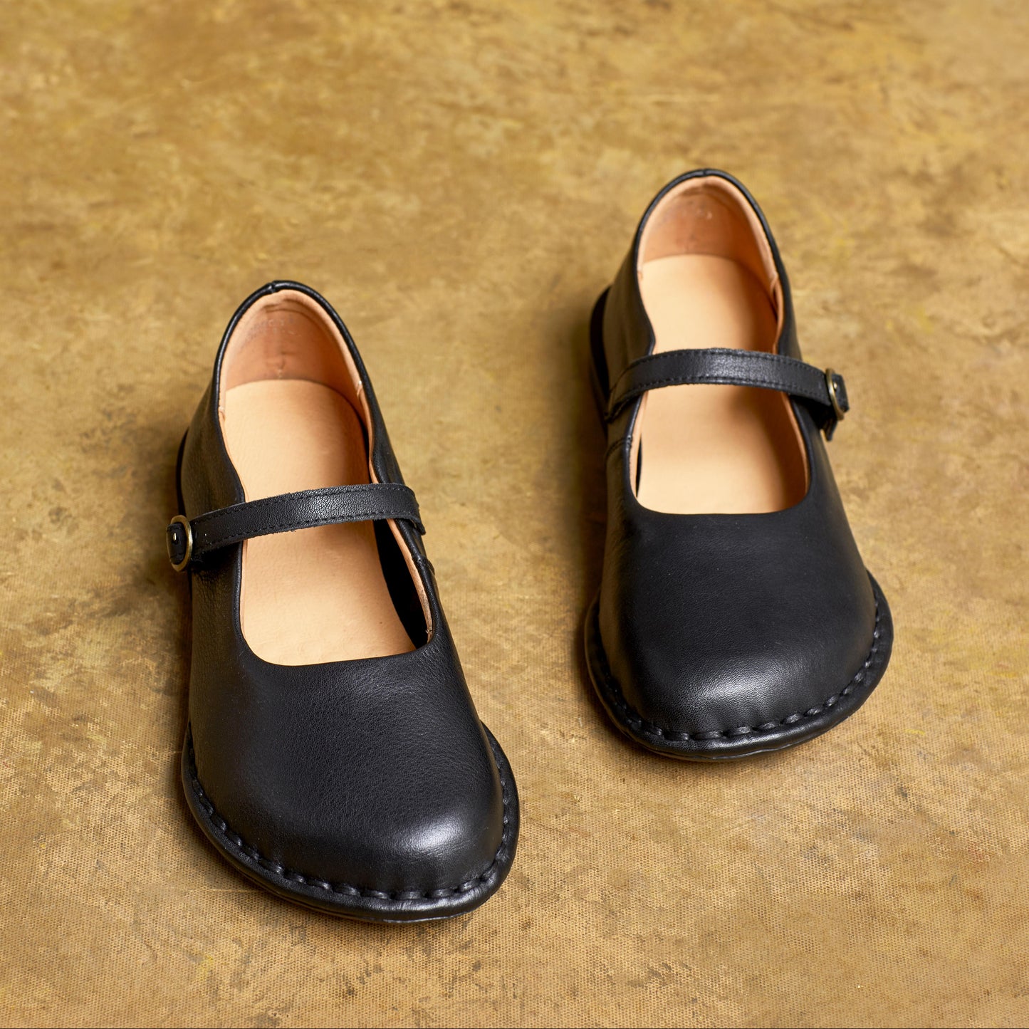 Women's Handmade Vintage Round Toe Leather Durable Ballet Mary Jane Shoes