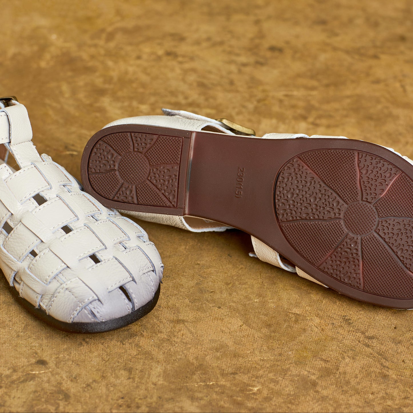 Women's Handmade Leather Woven Casual Closed Toe Buckle Sandals