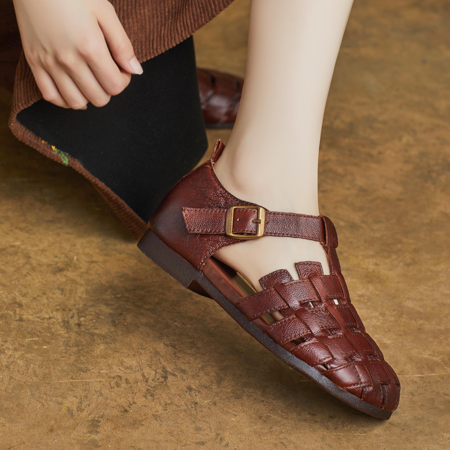 Women's Handmade Leather Woven Casual Closed Toe Buckle Sandals