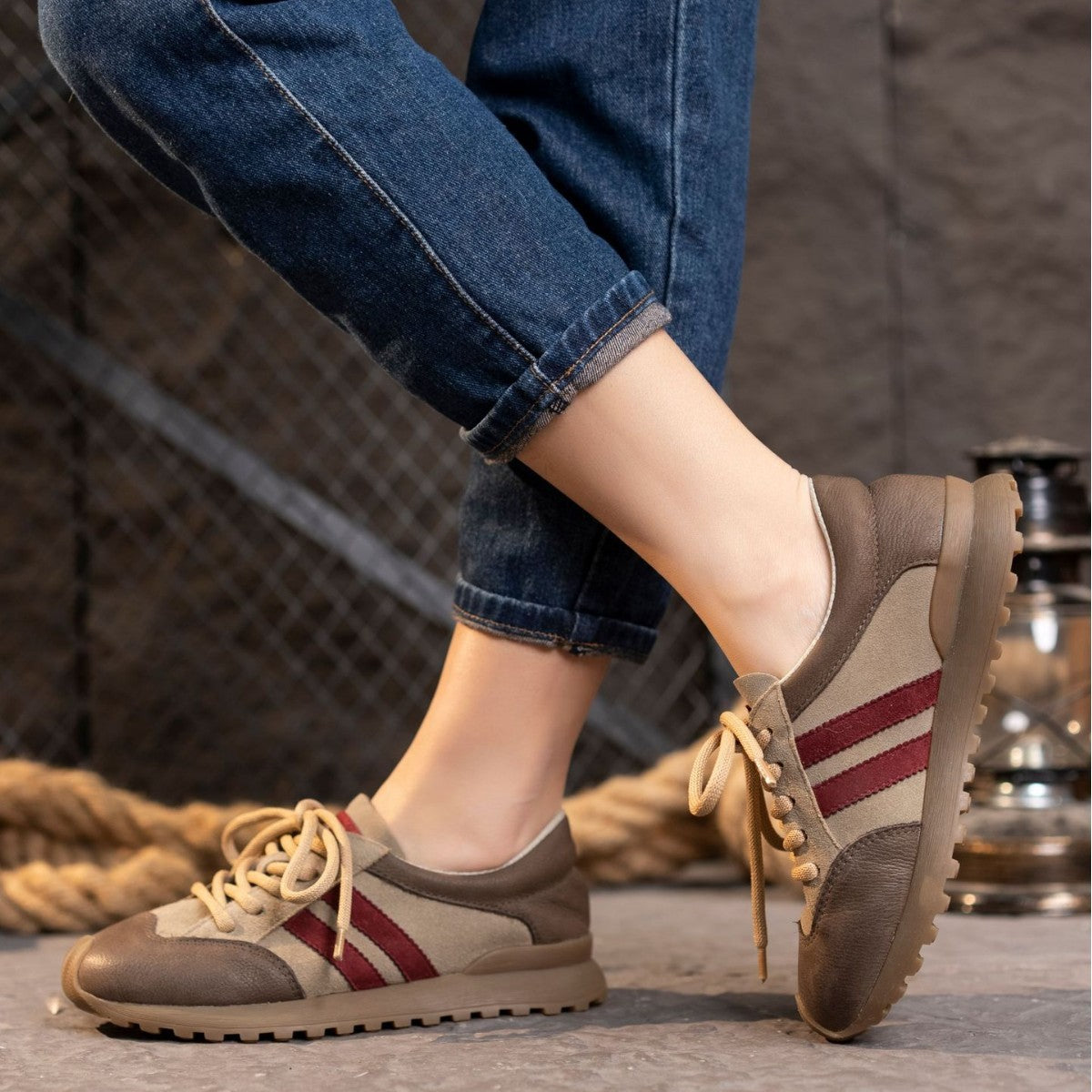 Women's Leather Retro Casual Comfort Sneakers