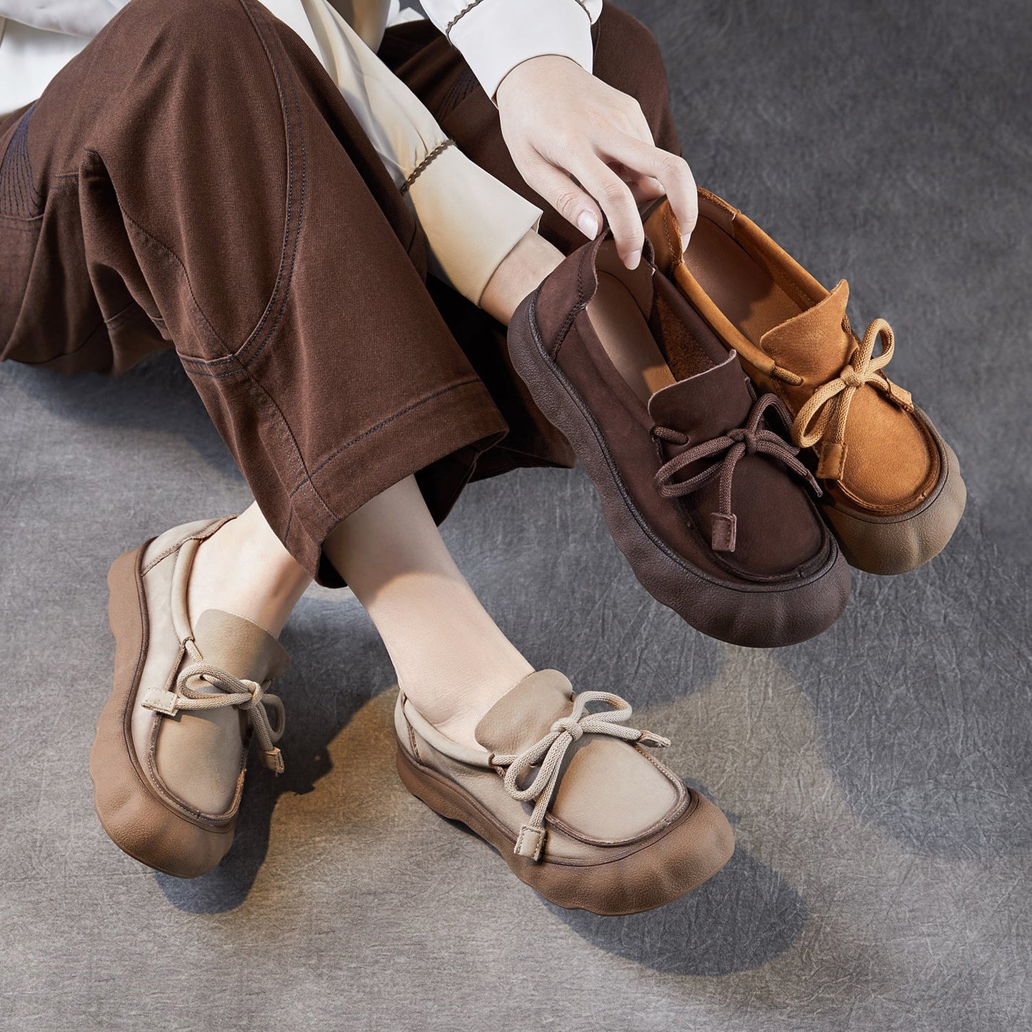 Comfortable Women's Soft Leather Round-Toe Lace-Up Walking Shoes