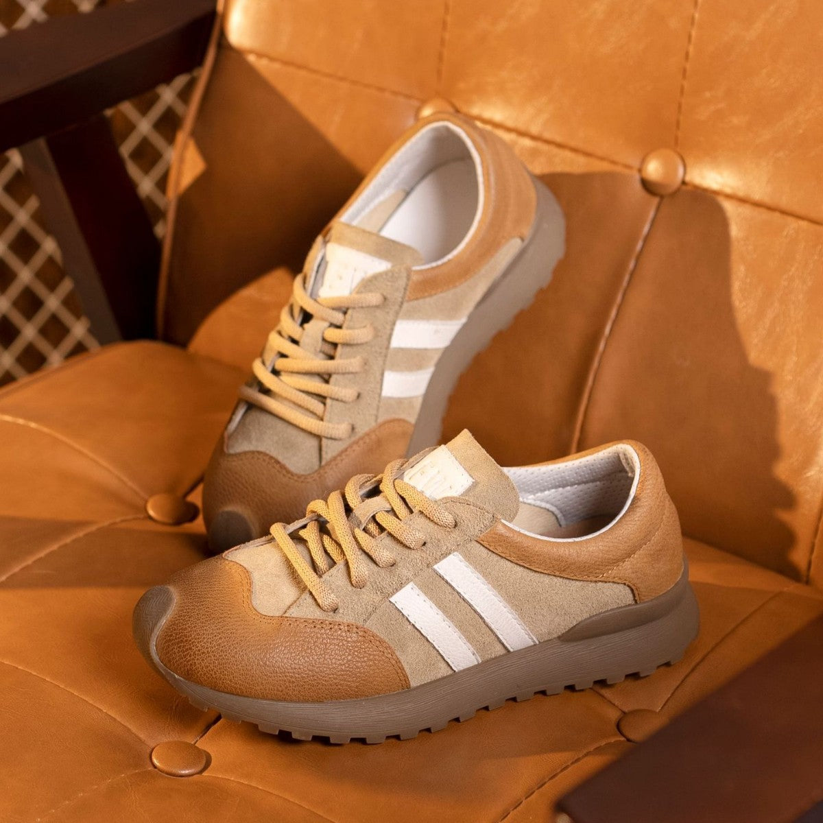 Women's Leather Retro Casual Comfort Sneakers