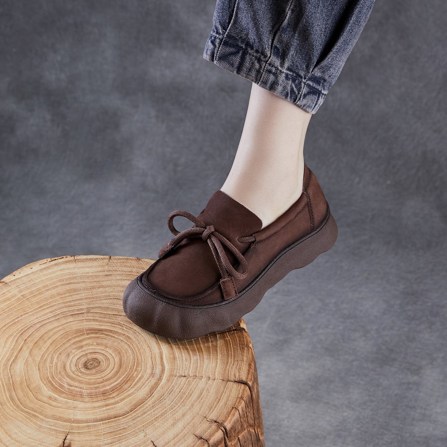 Comfortable Women's Soft Leather Round-Toe Lace-Up Walking Shoes