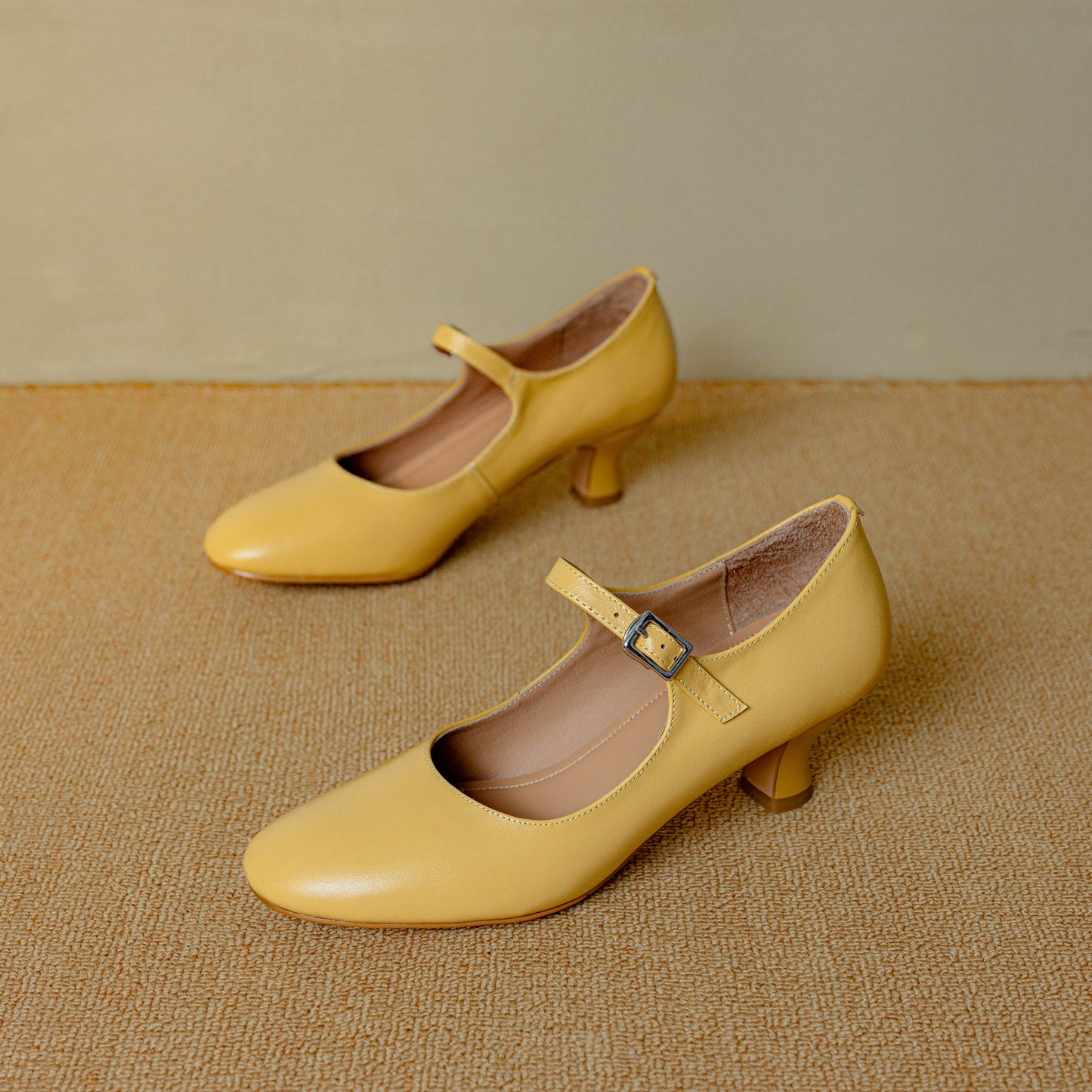 Women's Leather Round Toe Kitten Heel Mary Jane Pumps