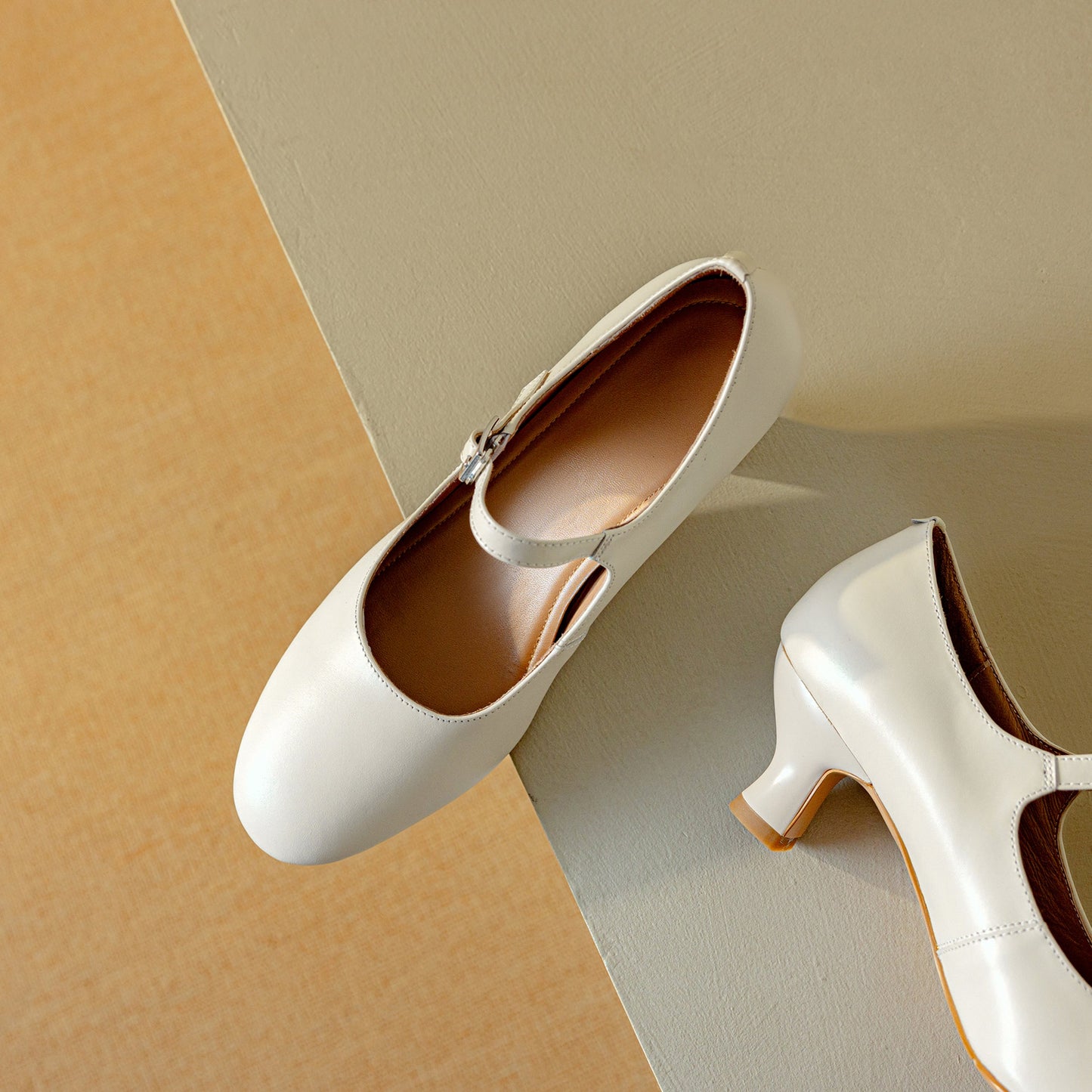 Women's Leather Round Toe Kitten Heel Mary Jane Pumps