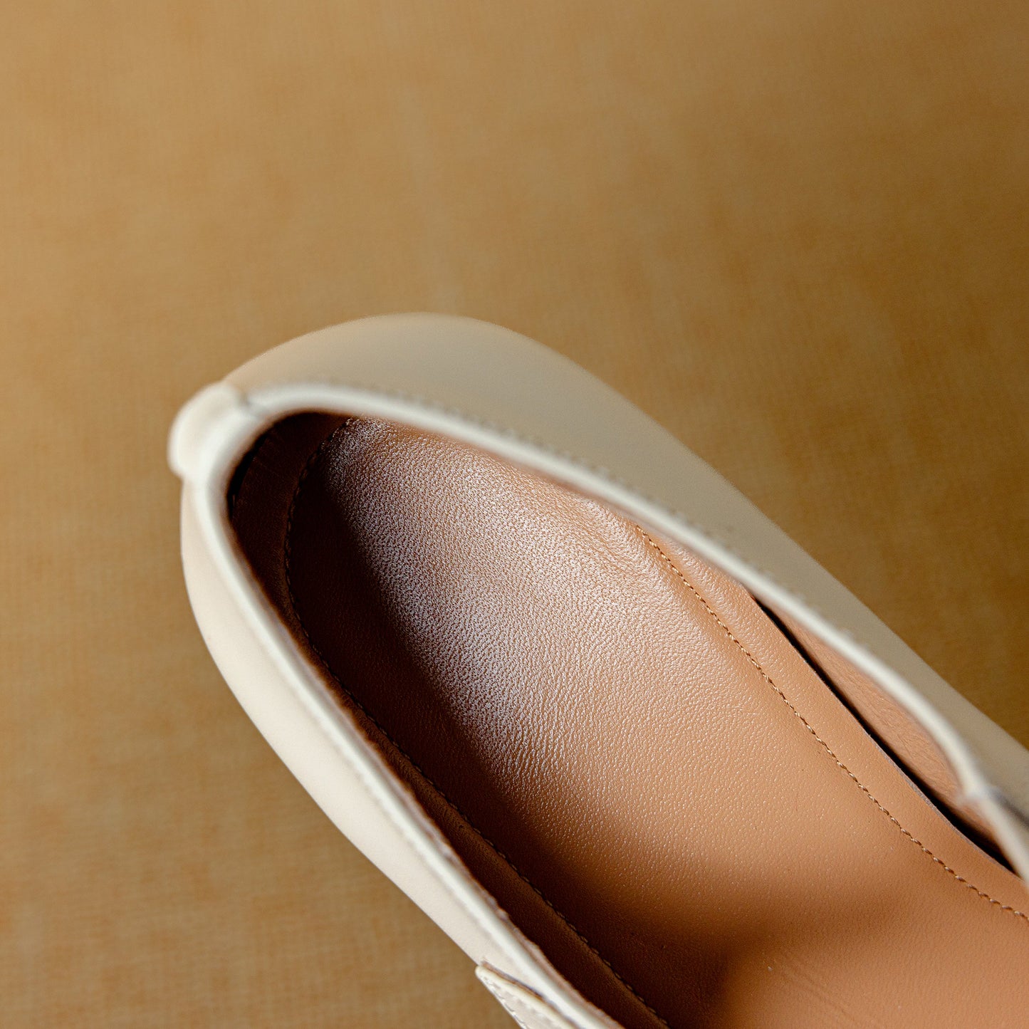 Women's Leather Round Toe Kitten Heel Mary Jane Pumps