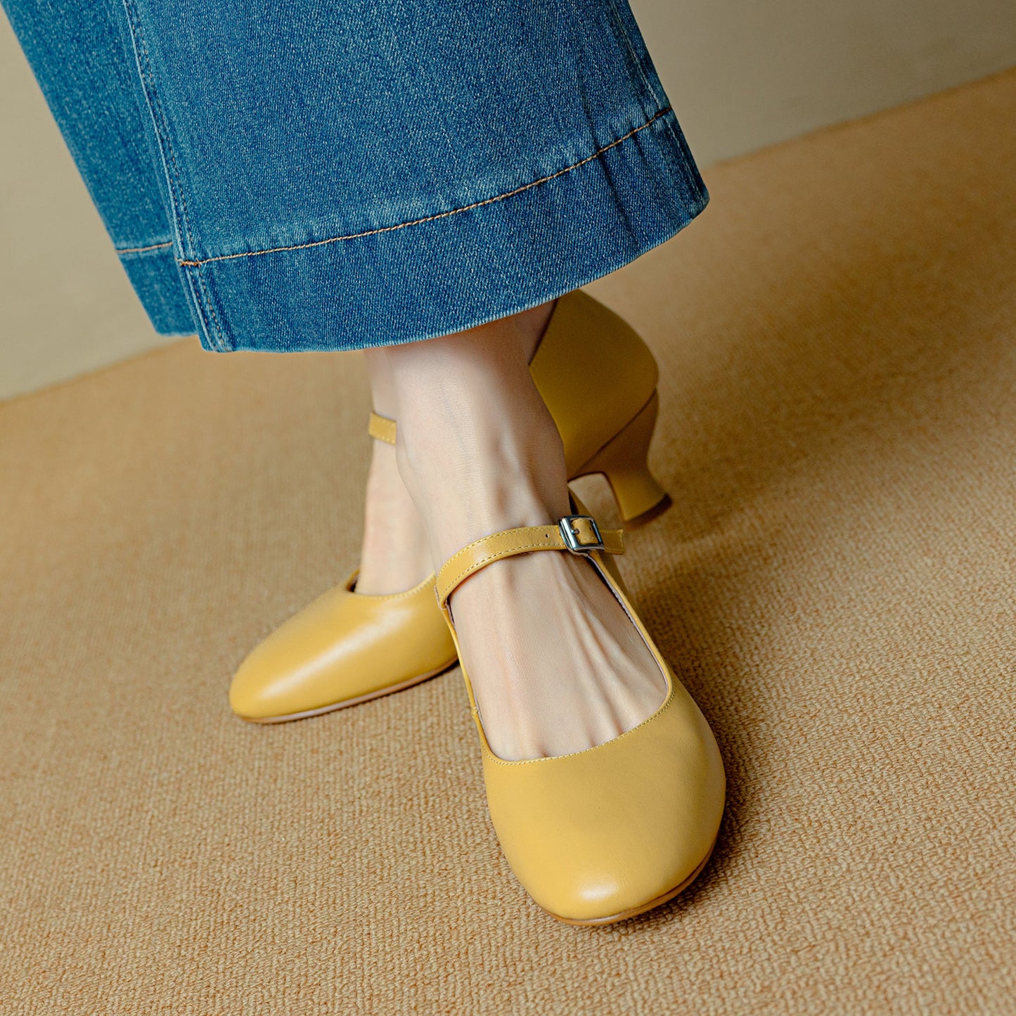 Women's Leather Round Toe Kitten Heel Mary Jane Pumps