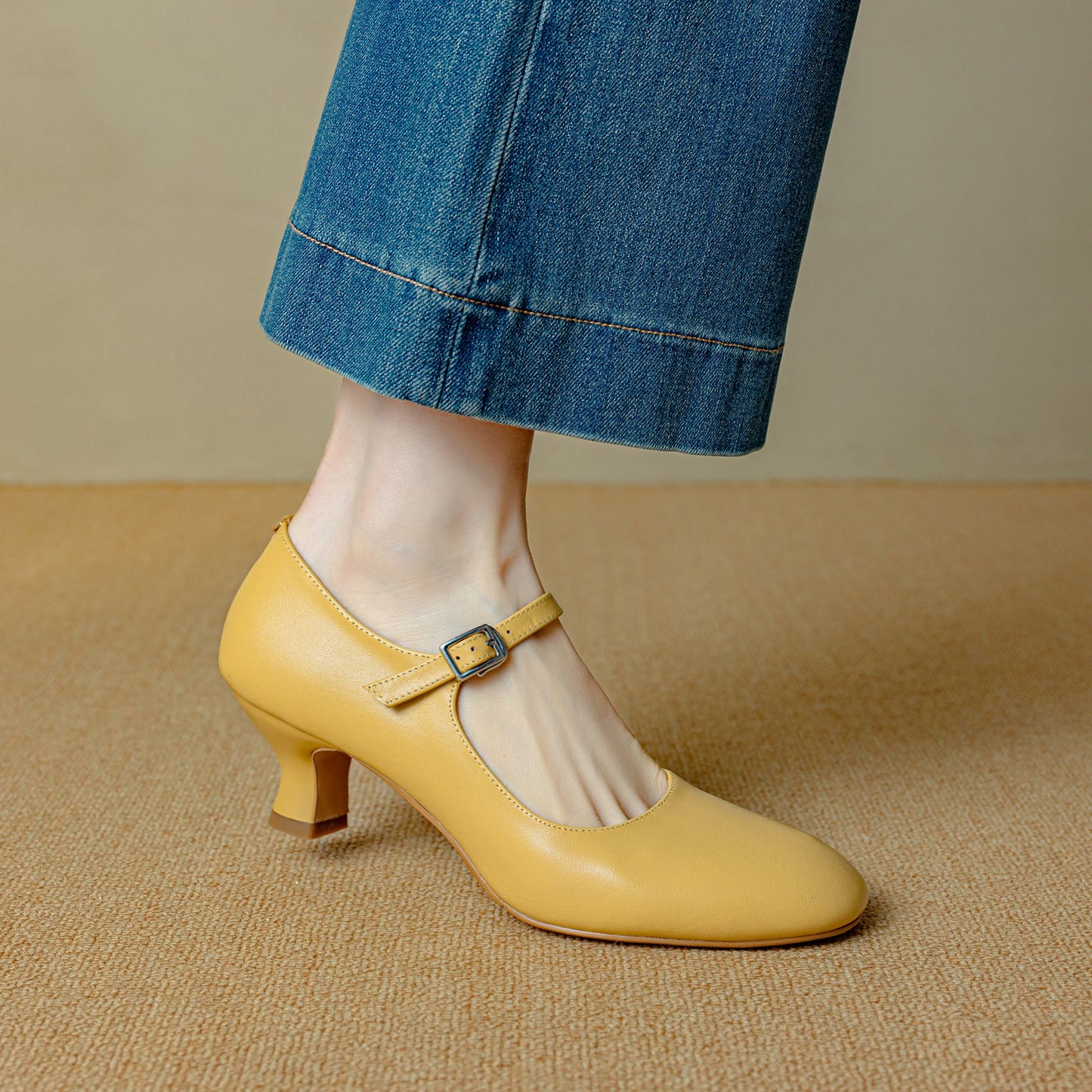 Women's Leather Round Toe Kitten Heel Mary Jane Pumps