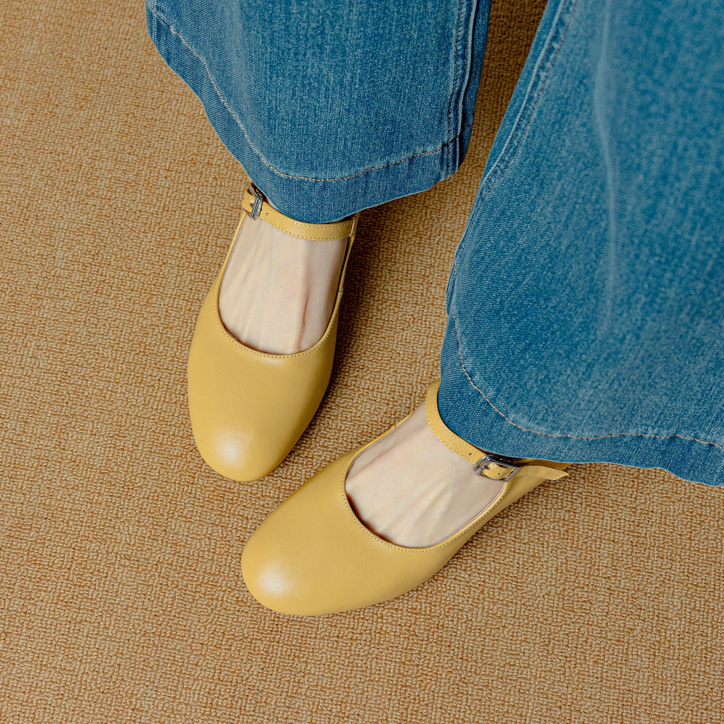 Women's Leather Round Toe Kitten Heel Mary Jane Pumps