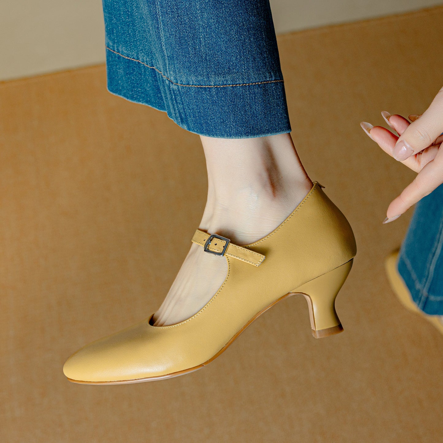 Women's Leather Round Toe Kitten Heel Mary Jane Pumps