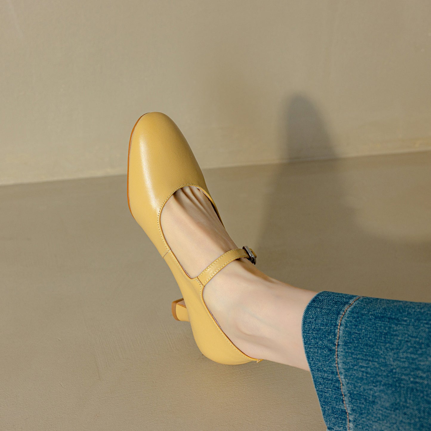 Women's Leather Round Toe Kitten Heel Mary Jane Pumps