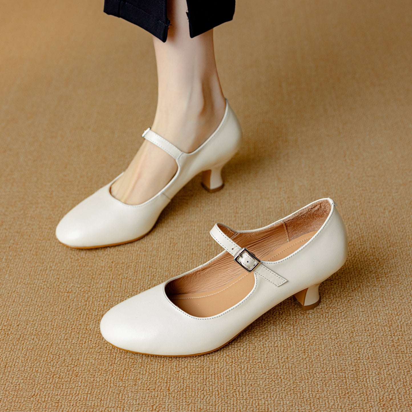 Women's Leather Round Toe Kitten Heel Mary Jane Pumps