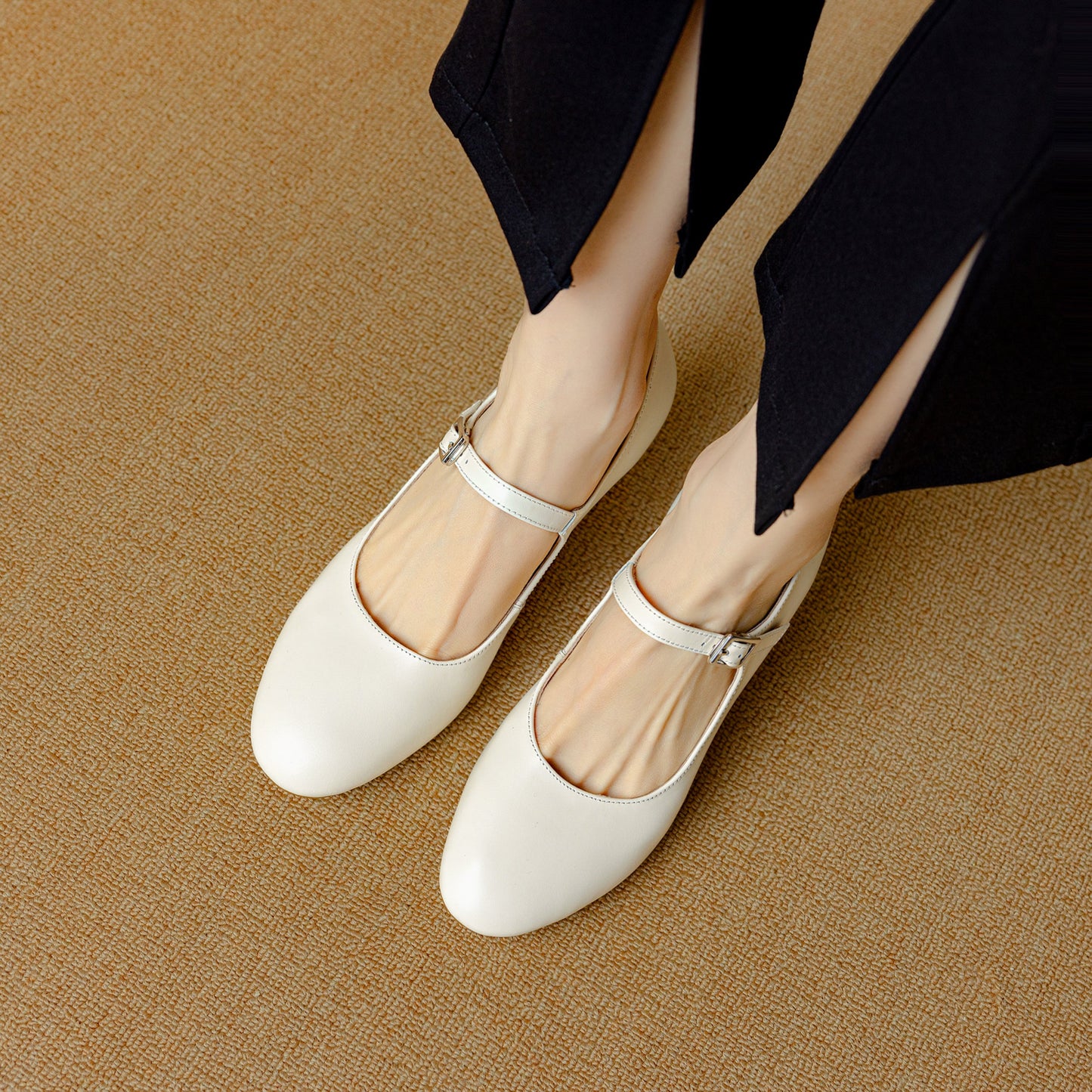 Women's Leather Round Toe Kitten Heel Mary Jane Pumps