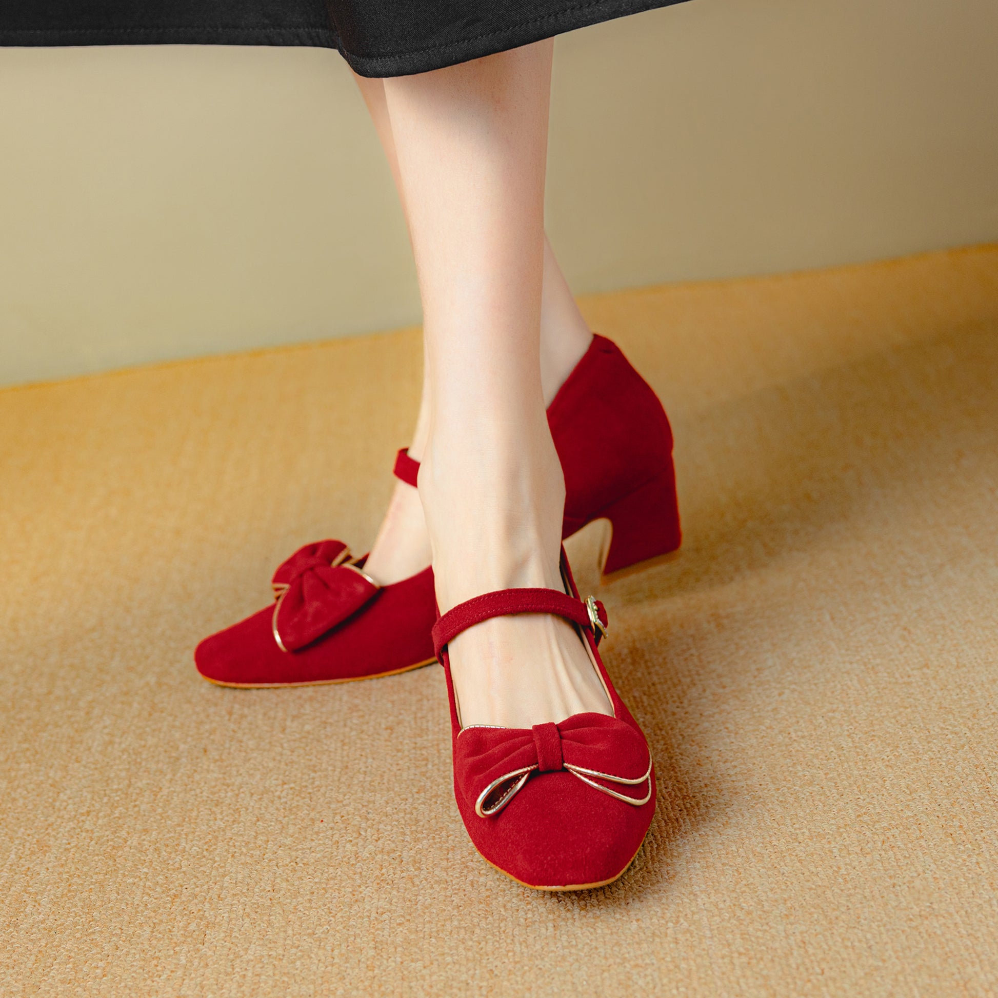 Suede Buckle With Bowknot Low Heeled Retro Women's Shoes - RetroStep
