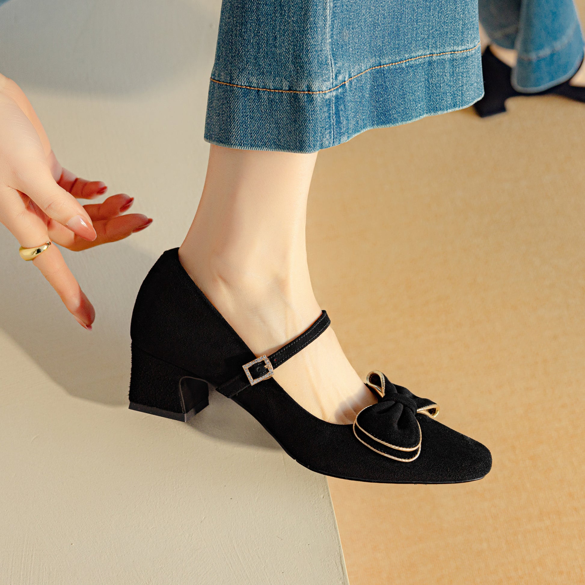 Suede Buckle With Bowknot Low Heeled Retro Women's Shoes - RetroStep