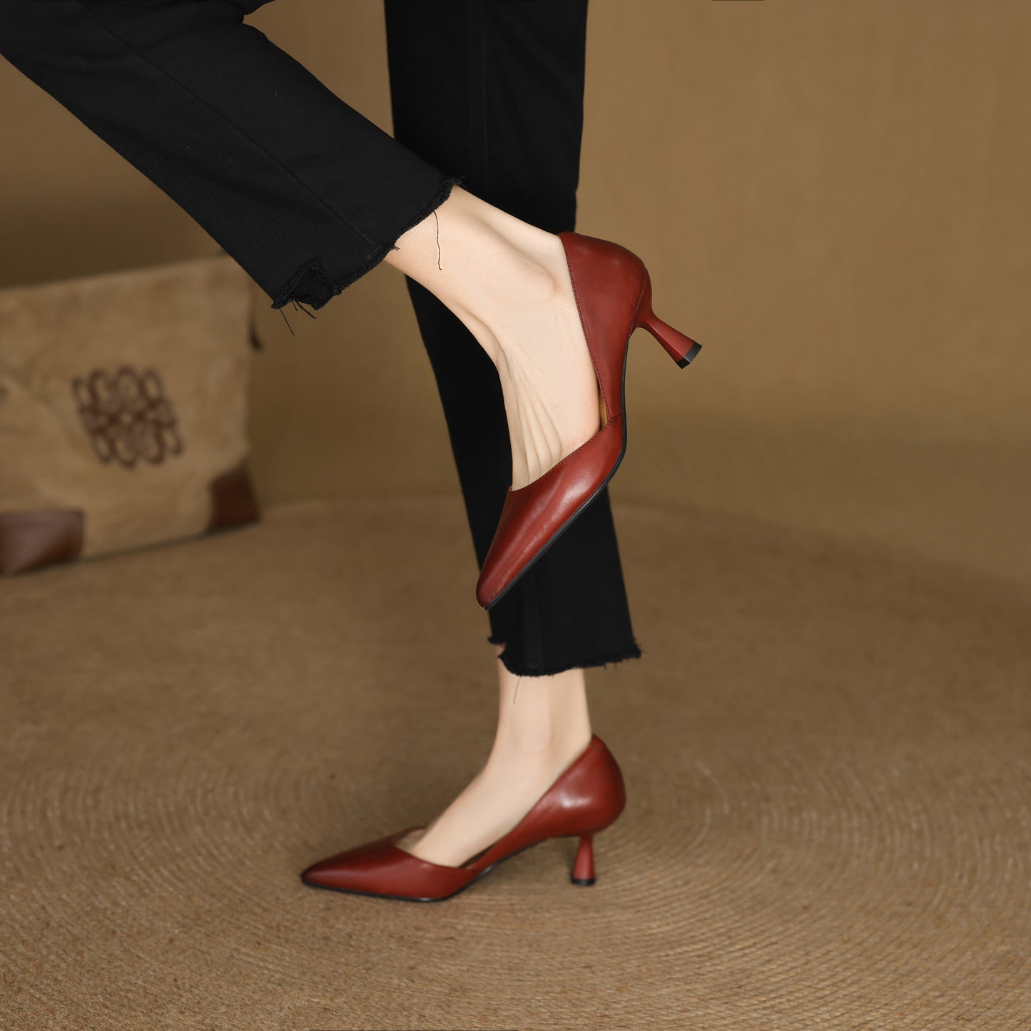 Women's Pointed Toe Leather Classic High Heels Pumps - RetroStep