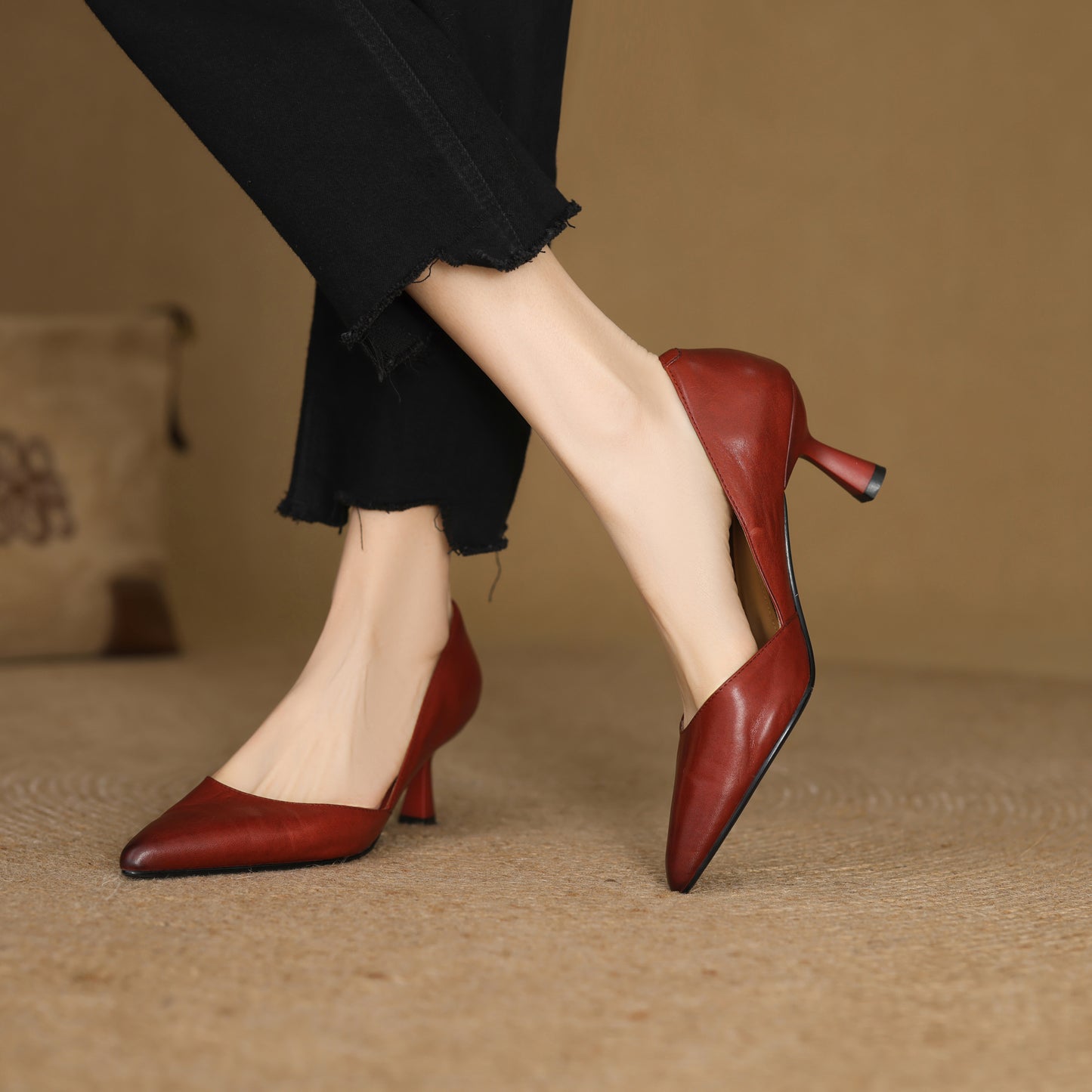 Women's Pointed Toe Leather Classic High Heels Pumps - RetroStep