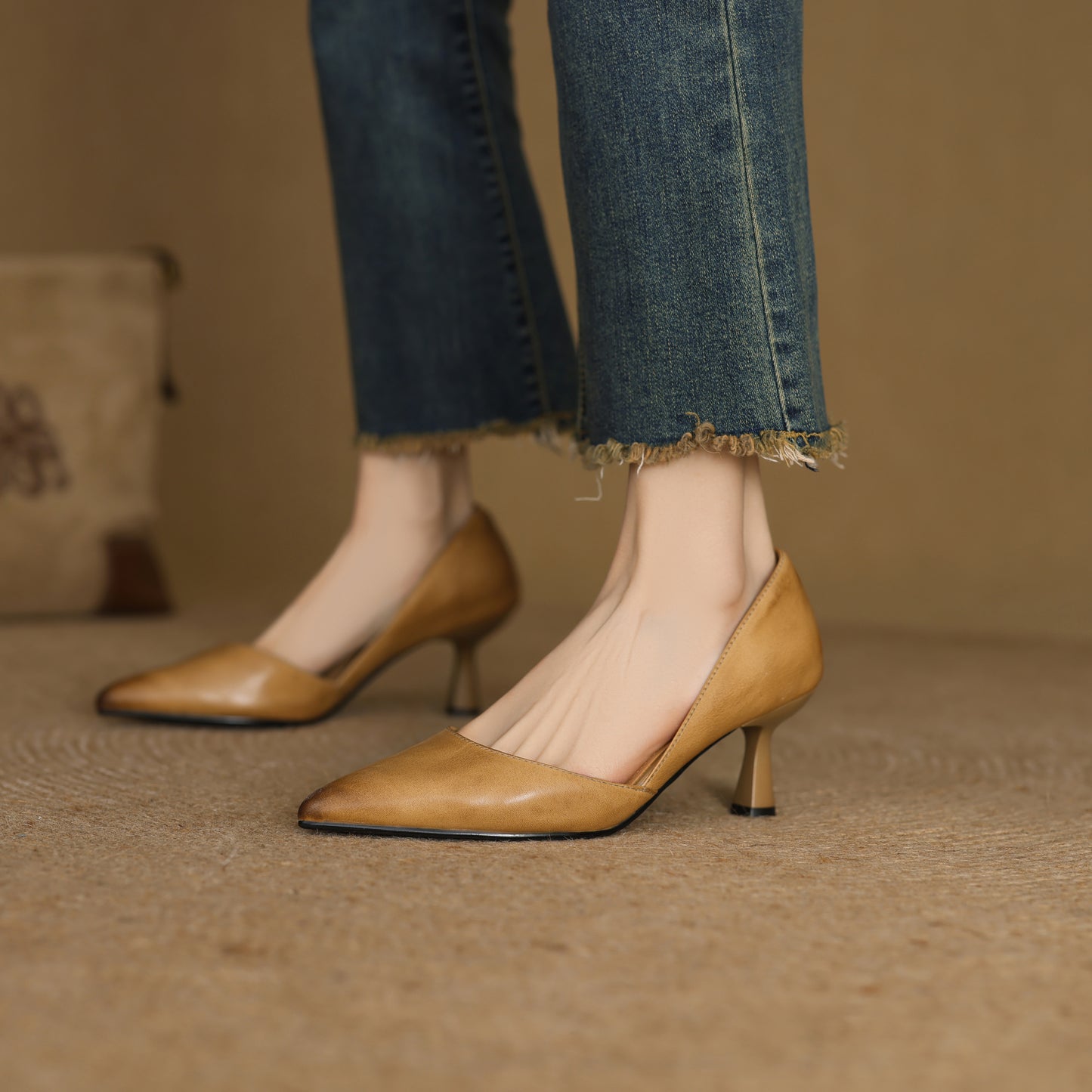 Women's Pointed Toe Leather Classic High Heels Pumps - RetroStep