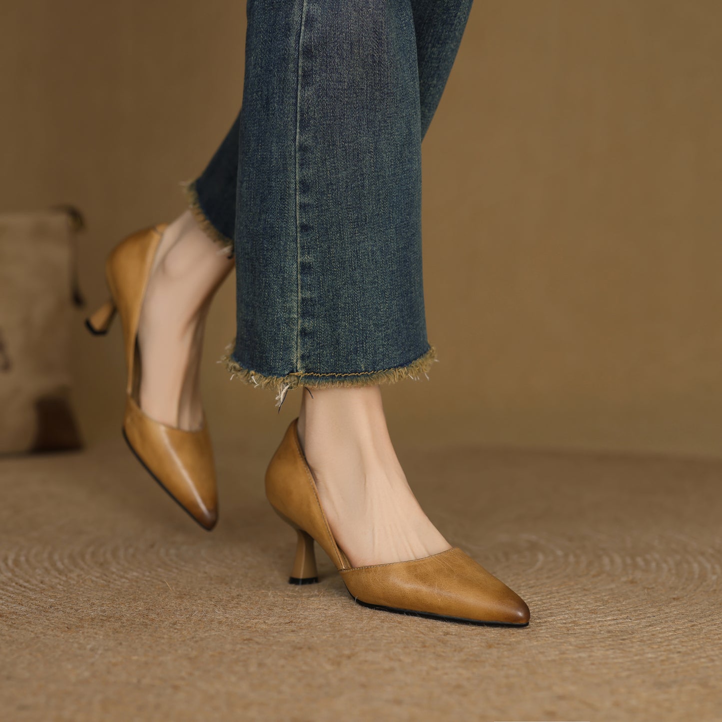Women's Pointed Toe Leather Classic High Heels Pumps - RetroStep
