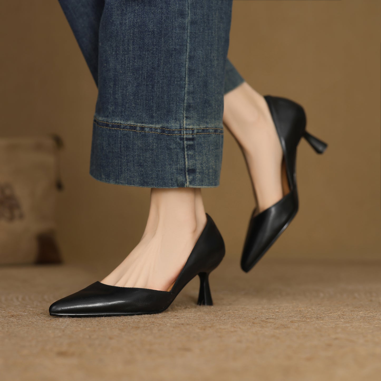 Women's Pointed Toe Leather Classic High Heels Pumps - RetroStep