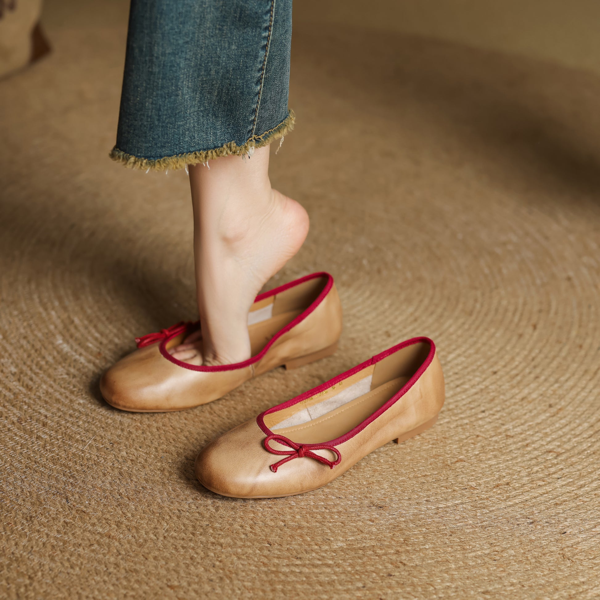 Handmade Comfortable Leather Flat Women's Shoes Minimalist Retro Style - RetroStep