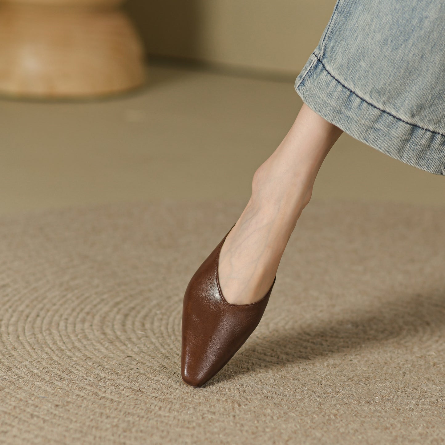 Women's Closed Toe Mid-Heel Block V Mule Shoes