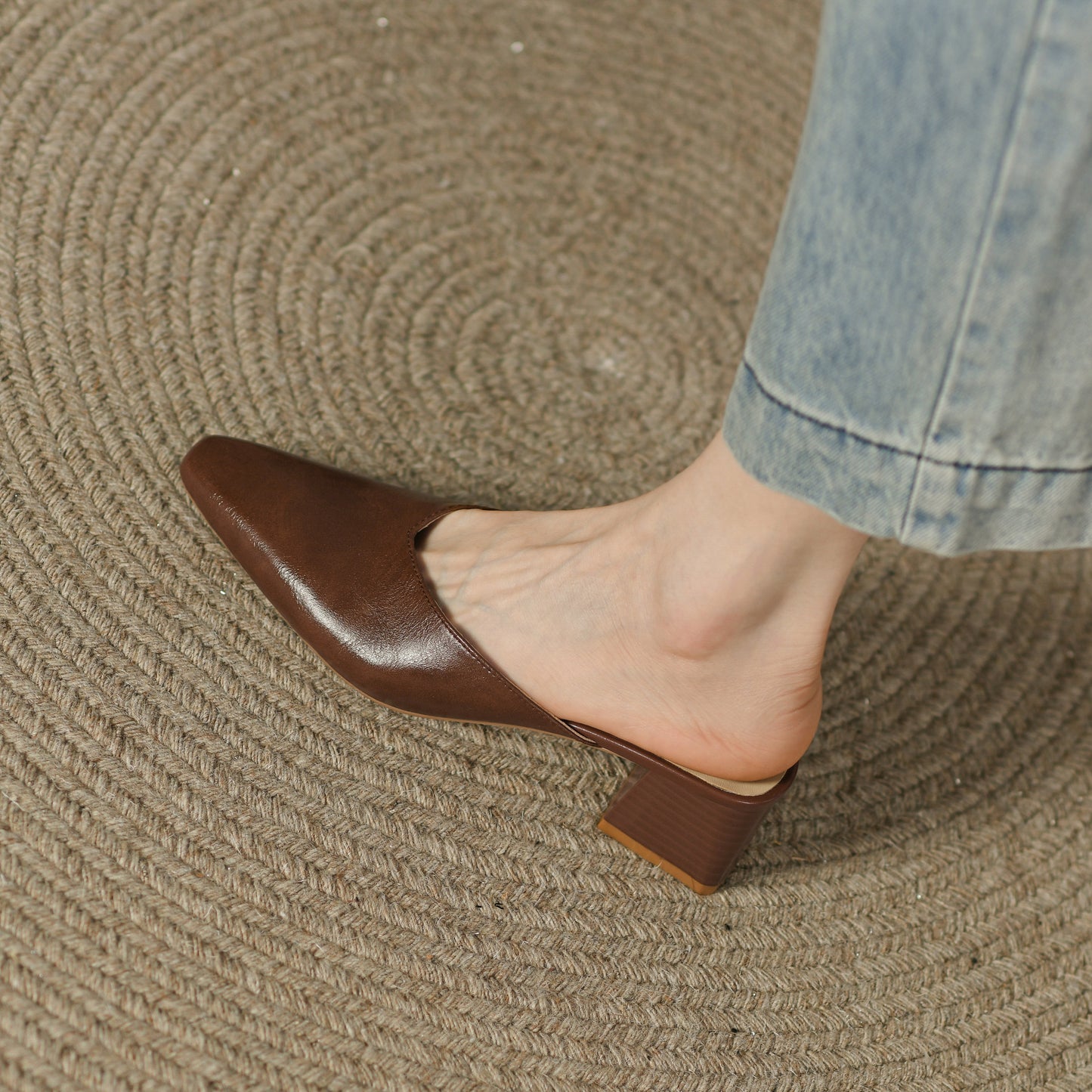 Women's Closed Toe Mid-Heel Block V Mule Shoes
