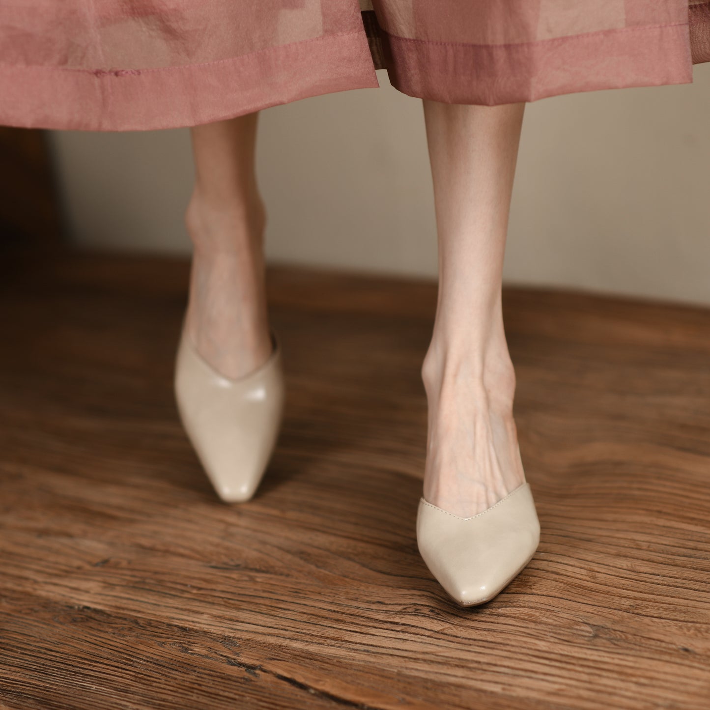 Women's Closed Toe Mid-Heel Block V Mule Shoes
