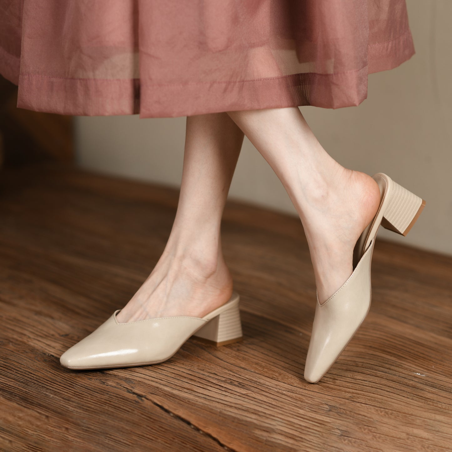 Women's Closed Toe Mid-Heel Block V Mule Shoes
