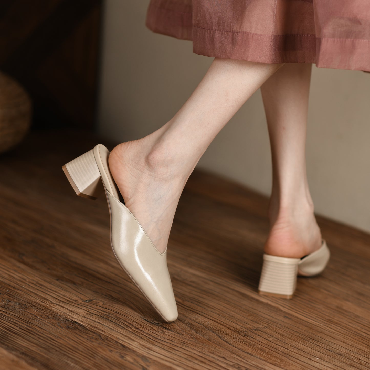 Women's Closed Toe Mid-Heel Block V Mule Shoes