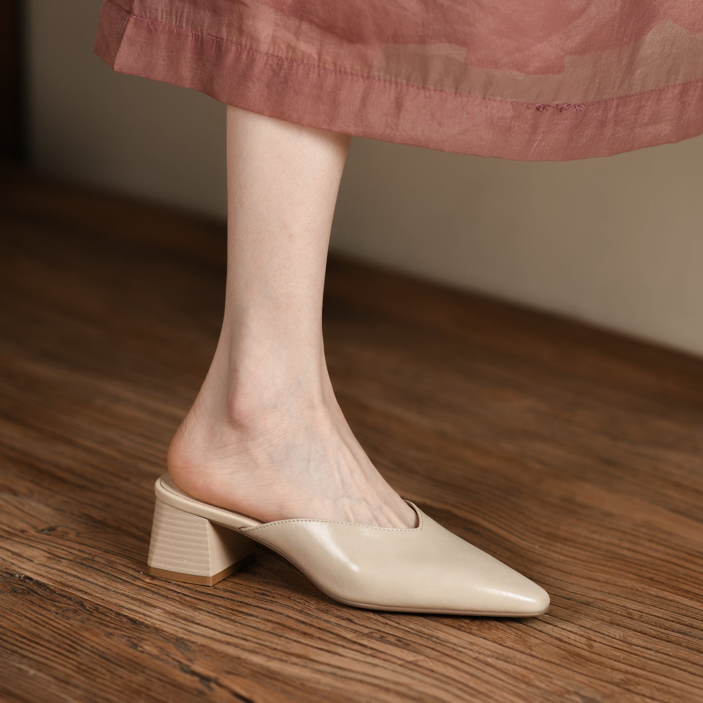 Women's Closed Toe Mid-Heel Block V Mule Shoes