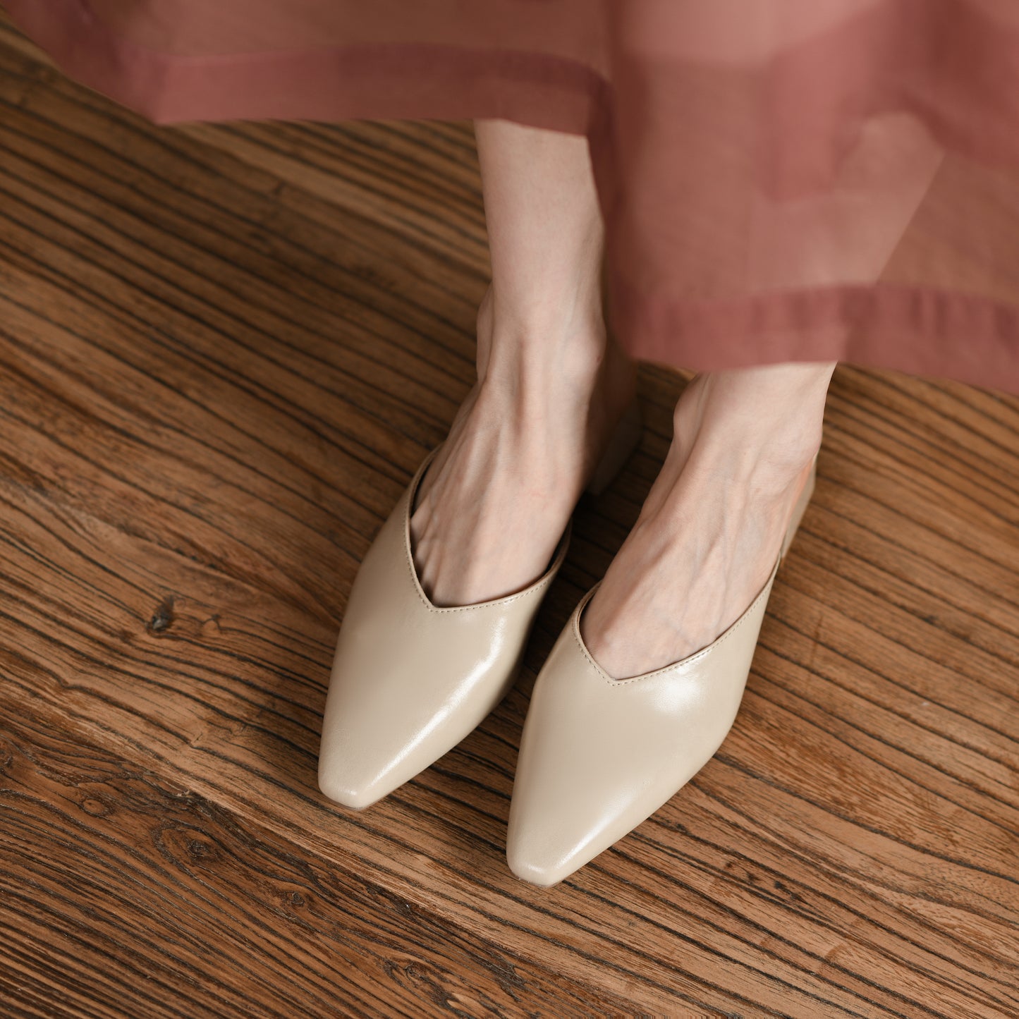 Women's Closed Toe Mid-Heel Block V Mule Shoes