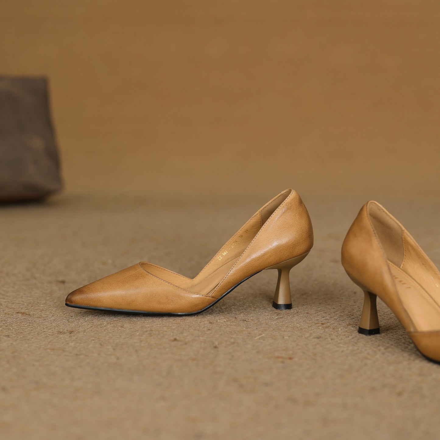 Women's Pointed Toe Leather Classic High Heels Pumps - RetroStep