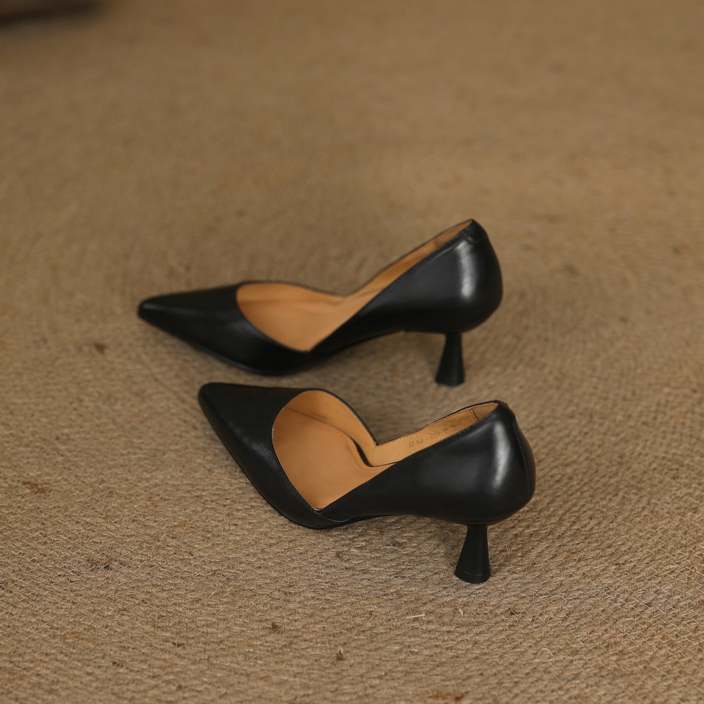 Women's Pointed Toe Leather Classic High Heels Pumps - RetroStep