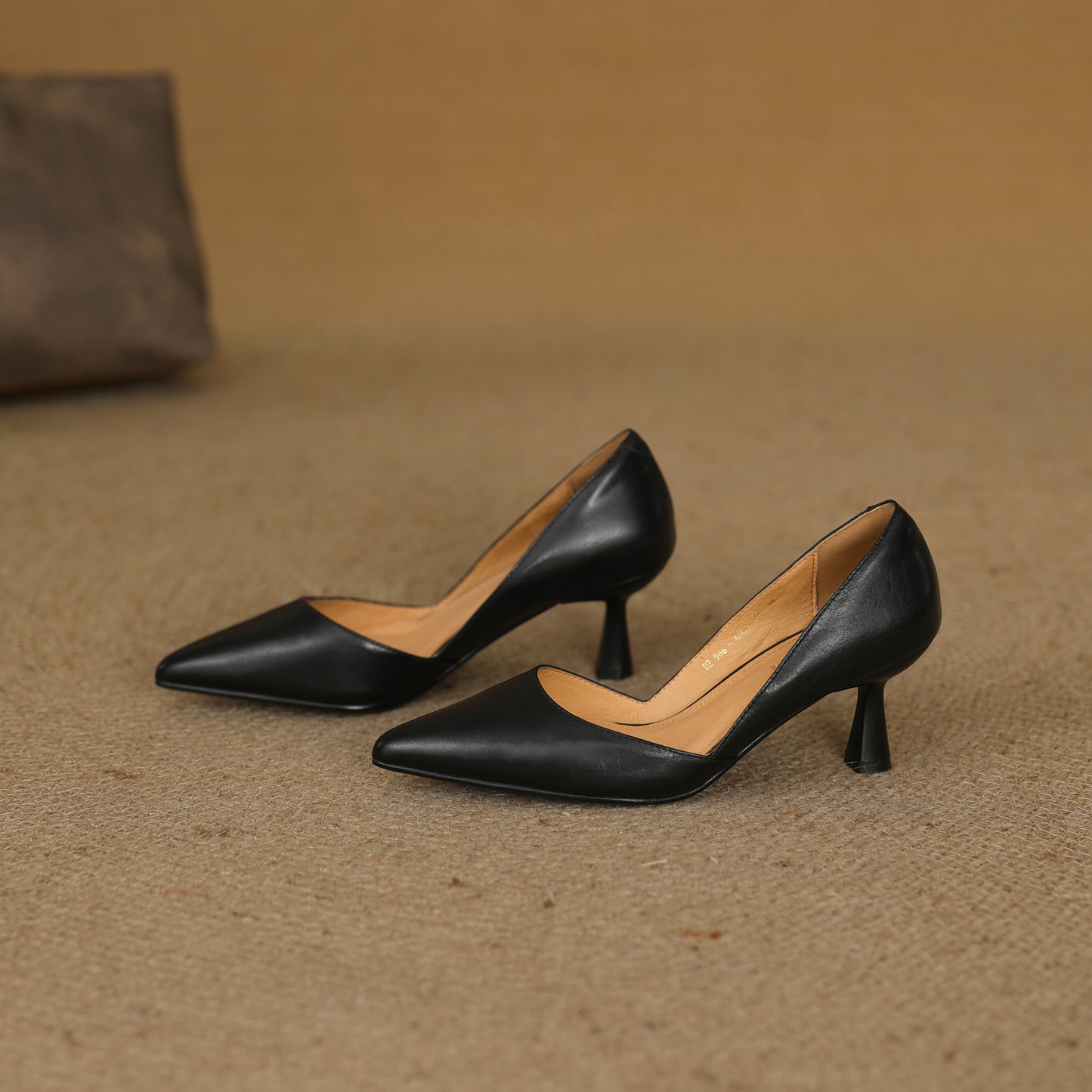 Women's Pointed Toe Leather Classic High Heels Pumps - RetroStep