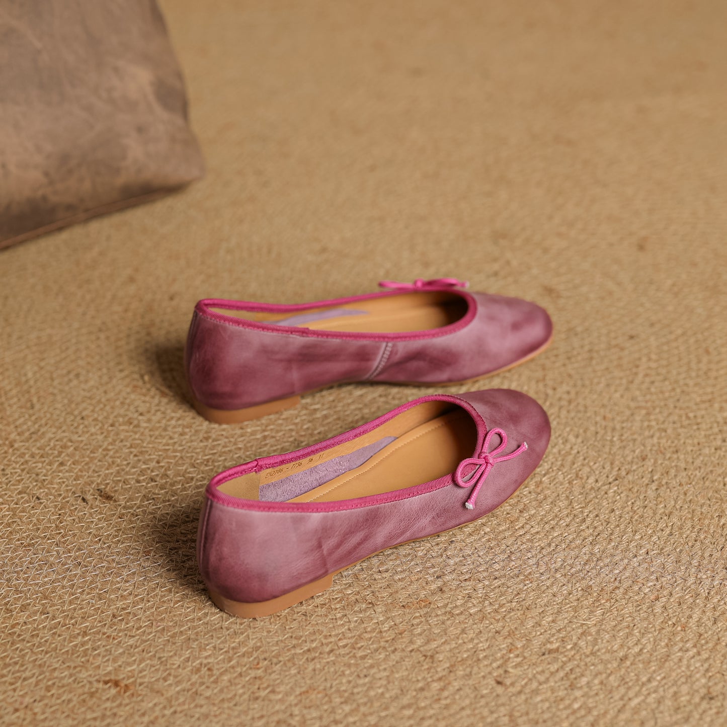 Handmade Comfortable Leather Flat Women's Shoes Minimalist Retro Style - RetroStep