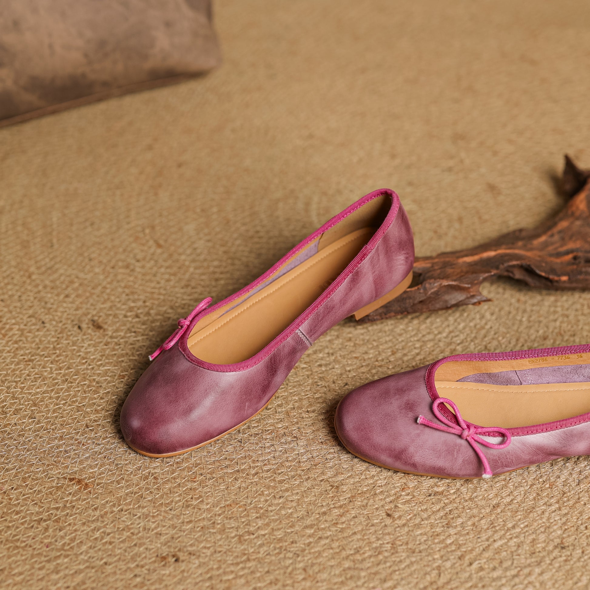 Handmade Comfortable Leather Flat Women's Shoes Minimalist Retro Style - RetroStep