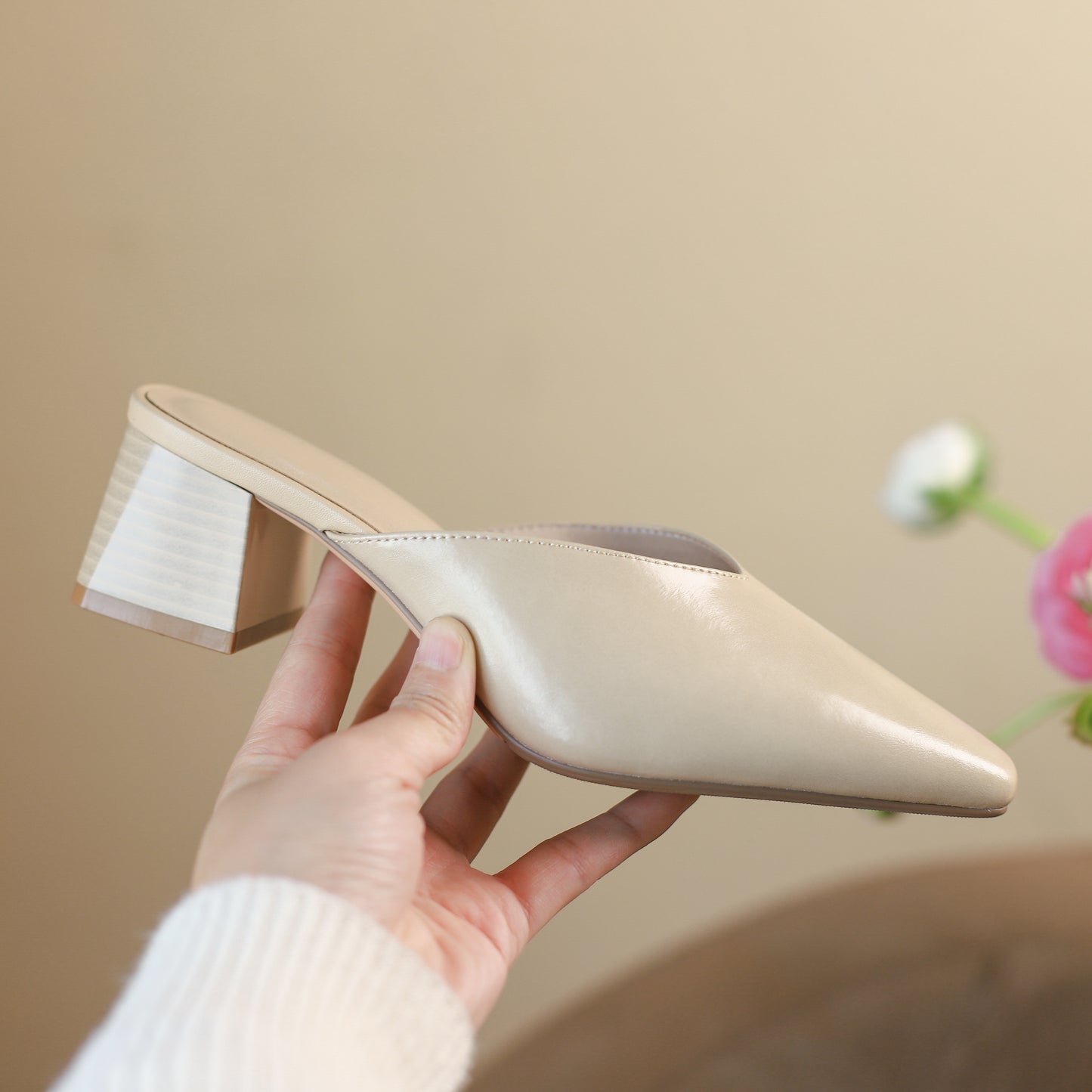 Women's Closed Toe Mid-Heel Block V Mule Shoes