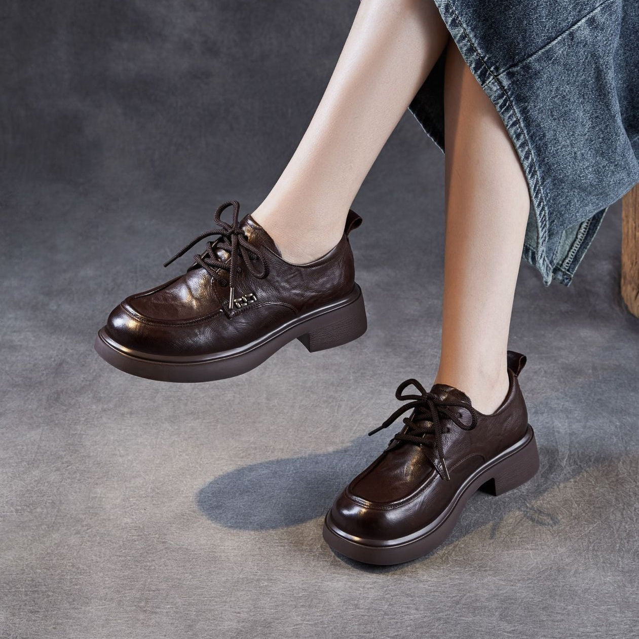 Women’s Leather Round Toe Lace-Up Loafers – Textured Luxury Style